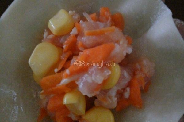 猪肉玉米胡萝卜饺子的做法图解3