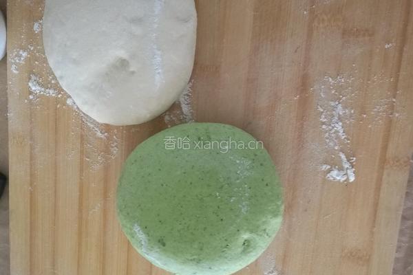 亚麻籽粉双色花卷的做法图解2