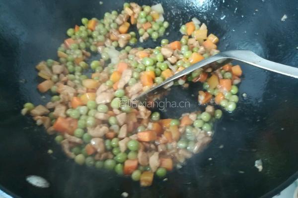 豌豆胡萝卜肉丁的做法图解14