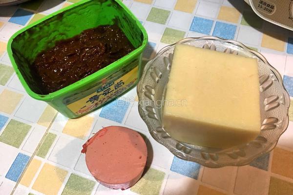 黄豆酱烧米豆腐的做法图解1