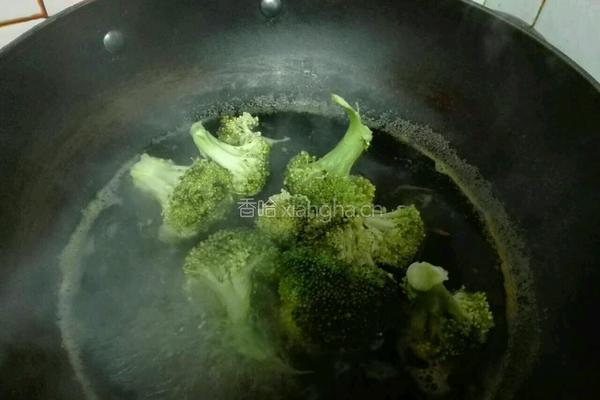 炝拌西蓝花的做法图解8
