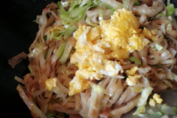 鸡蛋圆白菜炒饼的做法图解11