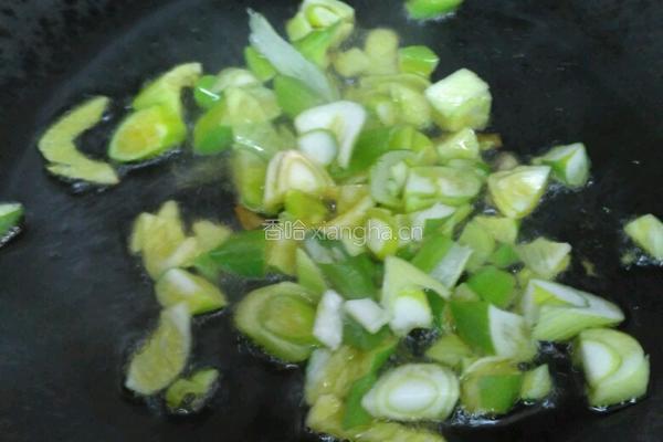 平菇酱汁疙瘩汤的做法图解3