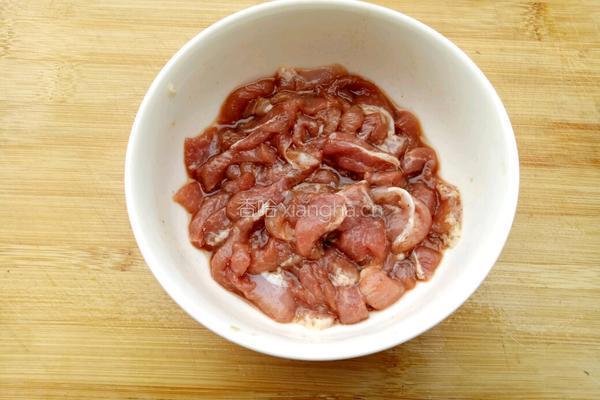 芹菜香干炒肉的做法图解1