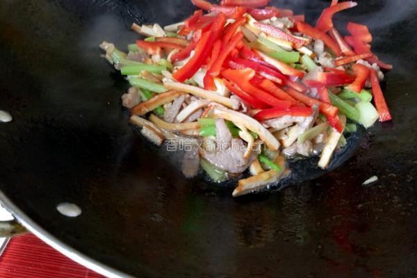 芹菜香干炒肉的做法图解7