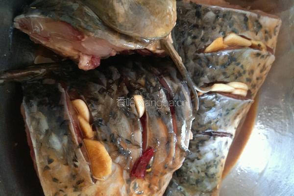 红糖酱汁鲤鱼的做法图解3