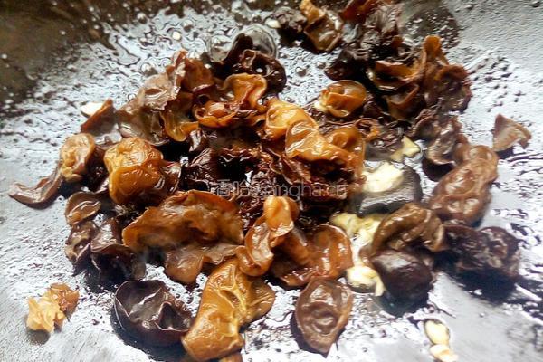 云耳炒鸡蛋的做法图解5