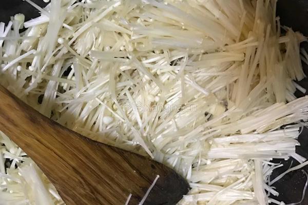 金针菇炒肉丝的做法图解5