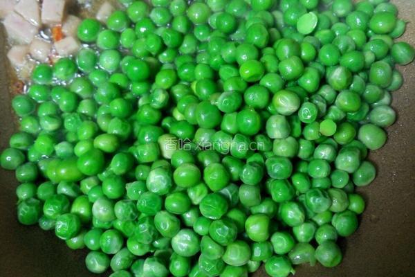 青豌豆炒火腿肠的做法图解6