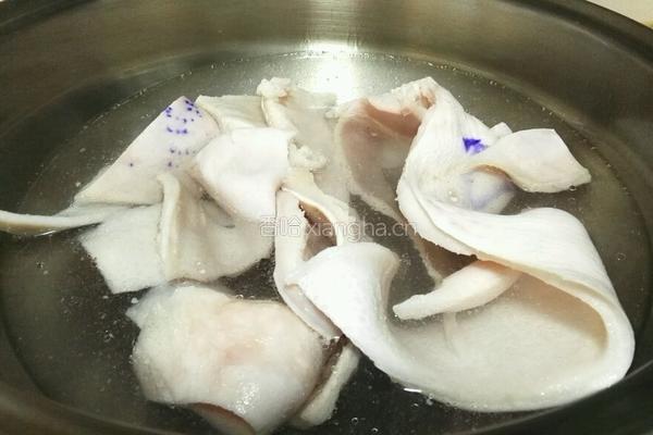 肉皮冻的做法图解2