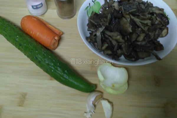 蘑菇清炒的做法图解1