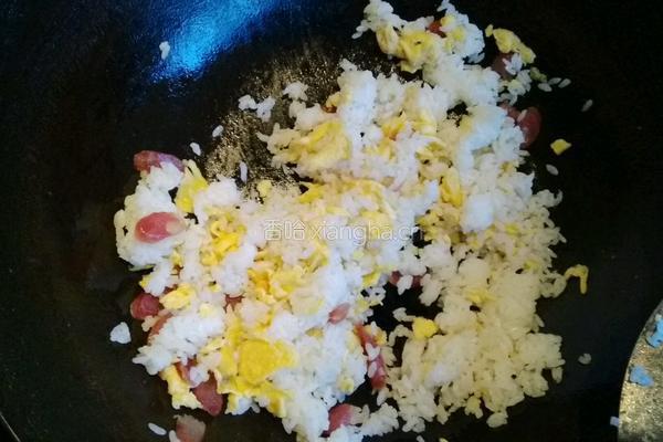 腊肠黄金炒饭的做法图解5