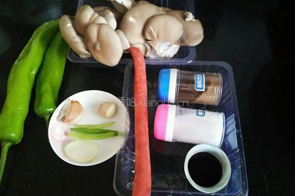 平菇炒腊肠的做法图解1