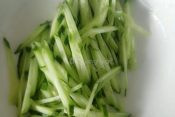 凉拌手撕鸡腿肉的做法图解1