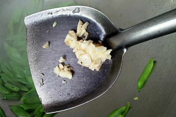 扁豆炒蛋的做法图解3