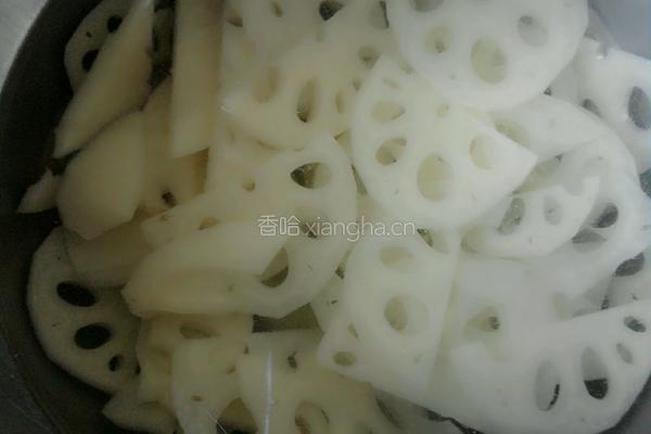 莲藕炒肉的做法图解1