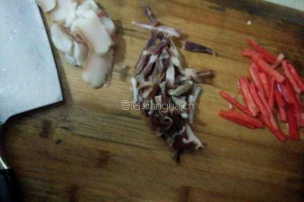 腊肉蒜苔的做法图解1