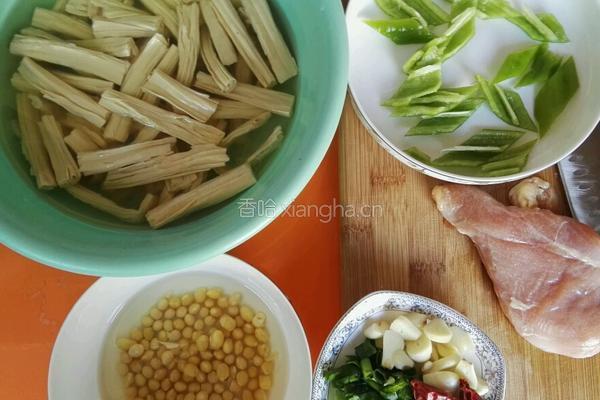 腐竹鸡肉的做法图解1