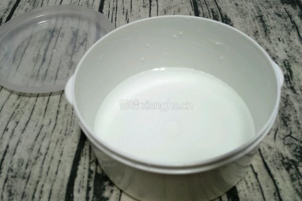 自制猕猴桃酸奶的做法图解1