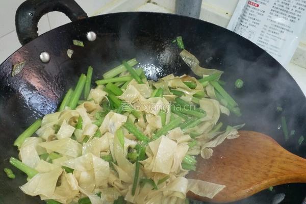 芹菜炒豆皮的做法图解3