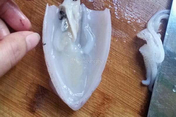 韭菜花炒鲜鱿的做法图解3