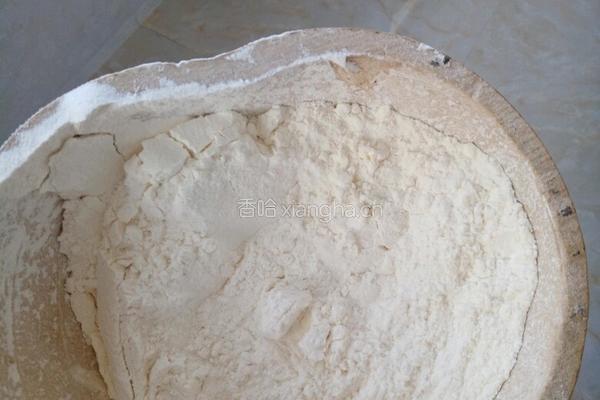 火腿玉米蔬菜披萨的做法图解1