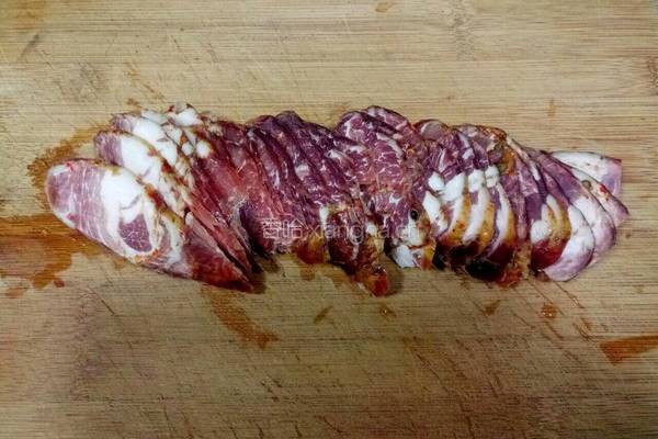 荷兰豆炒腊肠的做法图解4