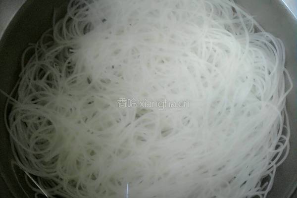 凉拌菠菜粉丝的做法图解2