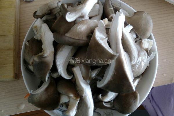 蘑菇炒肉片的做法图解1