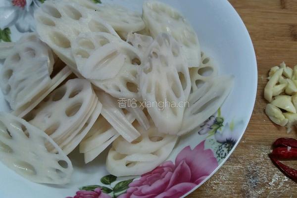 家常嫩藕炒肉的做法图解2