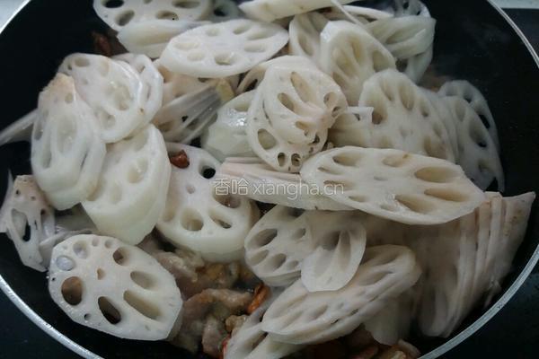 家常嫩藕炒肉的做法图解6