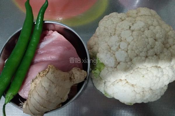 菜花炒肉的做法图解1