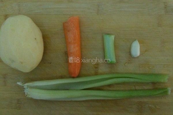 西芹土豆片的做法图解1