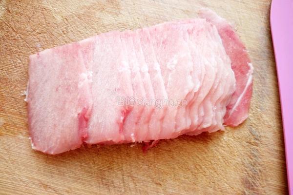 线椒炒肉丝的做法图解1