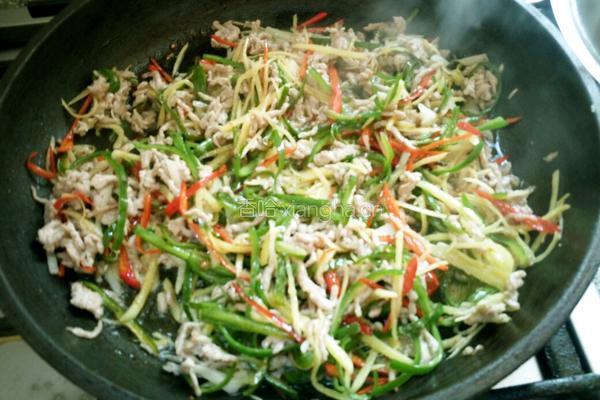 线椒炒肉丝的做法图解12