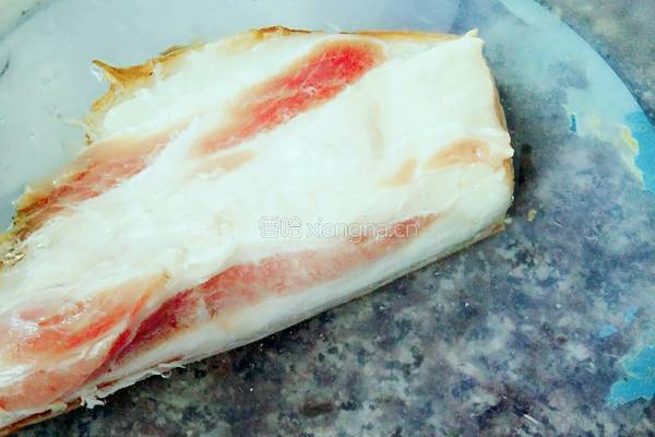 土家腊肉炖青瓜的做法图解1