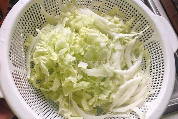 清炒白菜的做法图解1