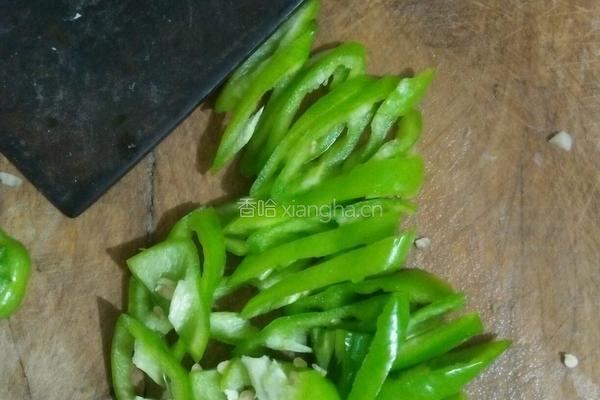土豆尖椒的做法图解1