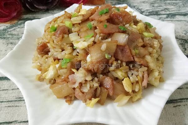 鸡蛋培根炒饭的做法图解1