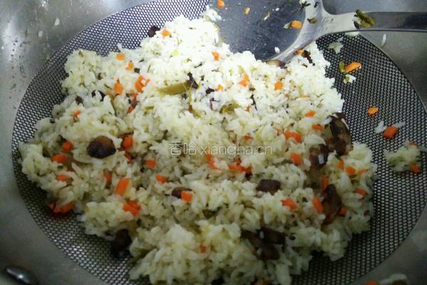 香肠雪菜炒饭的做法图解7