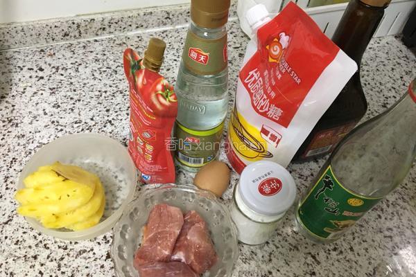 菠萝咕噜肉的做法图解1