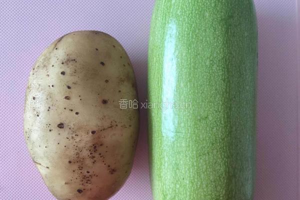 西葫芦土豆泥的做法图解1