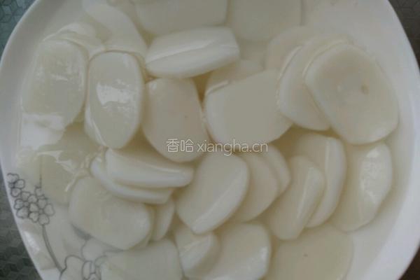 菠萝炒年糕的做法图解2
