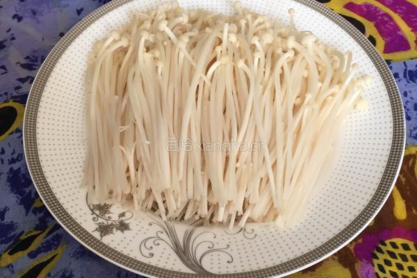 剁椒金针茹的做法图解1