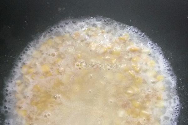 玉米火腿肠炒鸡蛋的做法图解4
