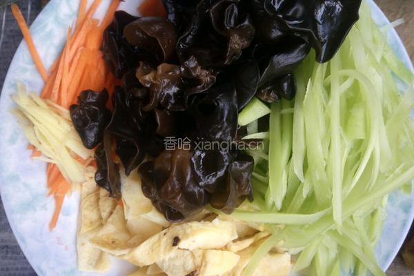 素炒莴苣丝的做法图解2