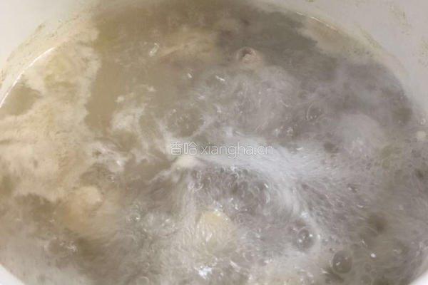 香菇炖鸡腿的做法图解2