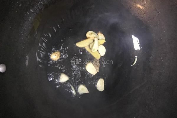 鲫鱼萝卜丝汤的做法图解3