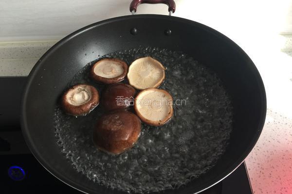香菇炒油麦菜的做法图解1