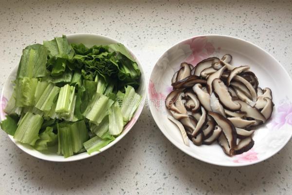 香菇炒油麦菜的做法图解2